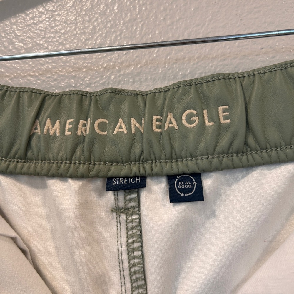 American Eagle Sage Green Faux Leather High Rise Trouser Shorts Size 2 Stretch - Picture 3 of 9